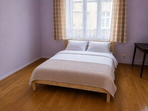 4 Schlafzimmer, Schreibtisch, Bügeleisen/Bügelbrett, WLAN