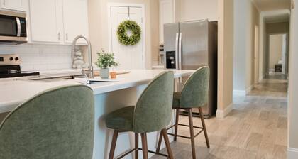 Relax at Sky House — Cozy 2BR Getaway in Wesley Chapel