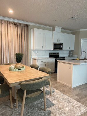Dining - Cozy 2-bedroom house in nice Wesley Chapel with AC (Wesley Chapel)