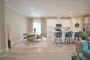 Dining - Relax at Sky House — Cozy 2BR Getaway in Wesley Chapel (Wesley Chapel)