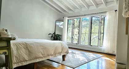 Charming 2-bedroom lake house with AC in peaceful Ringwood,40 minutes from NYC