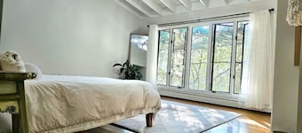 Charming 2-bedroom lake house with AC in peaceful Ringwood,40 minutes from NYC