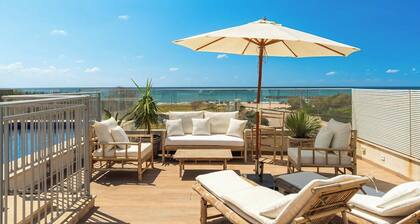 Beachfront Apt • Balcony & Rooftop by SeaNRent