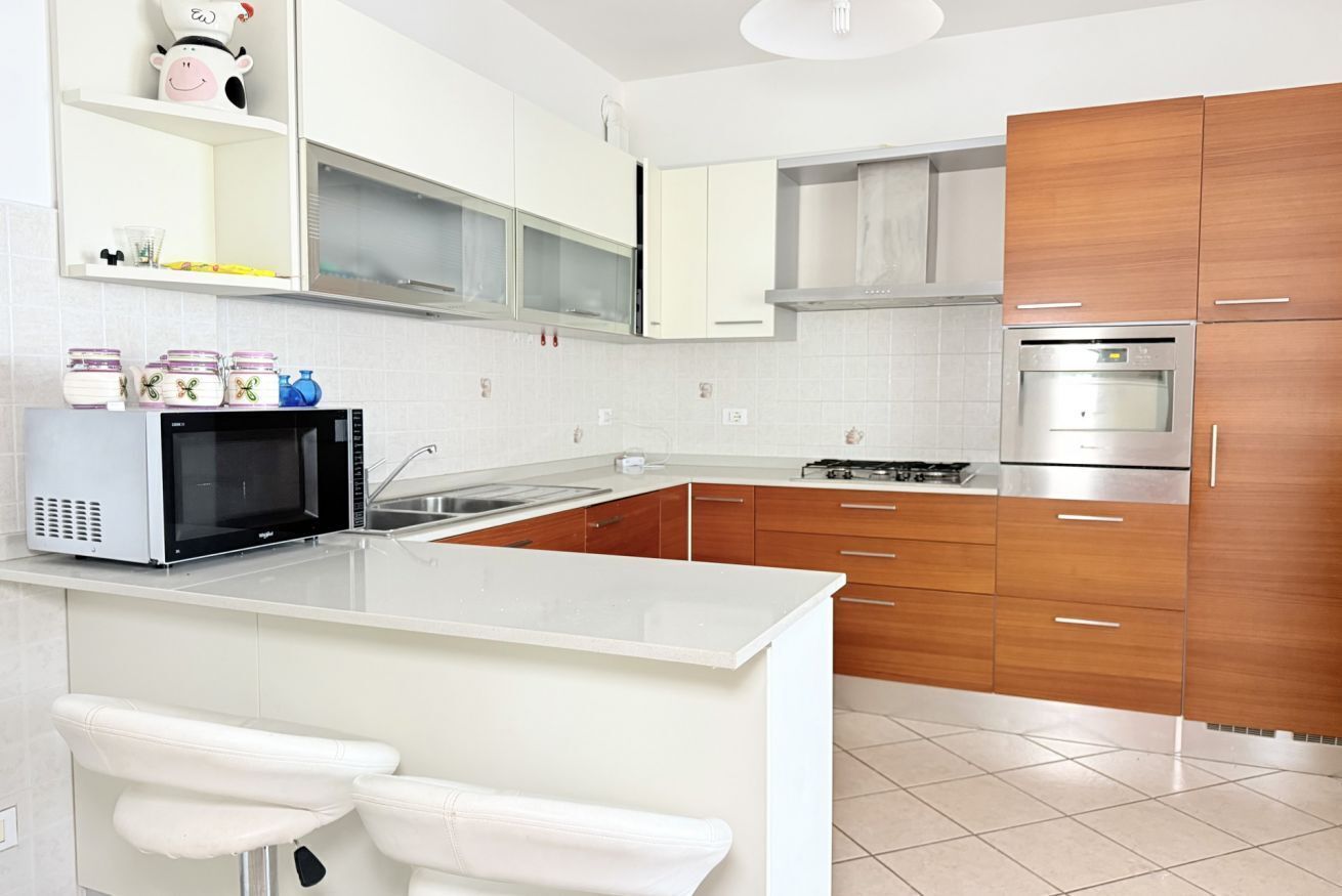 Fridge, dishwasher
