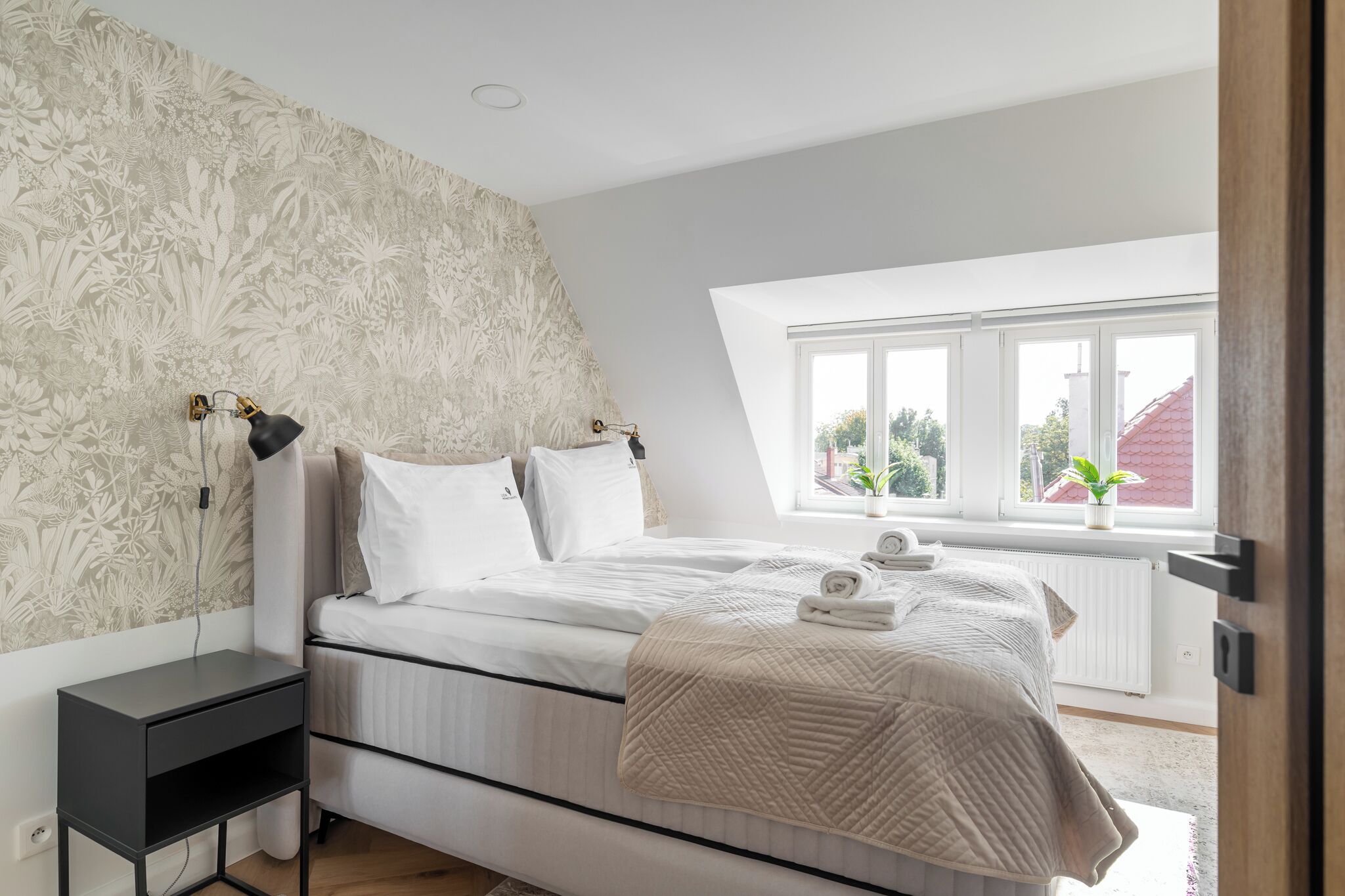Deluxe Apartment, City View, Beachside | Premium bedding, individually decorated, individually furnished