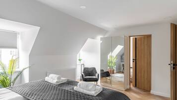 Deluxe Apartment, City View, Beachside | Premium bedding, individually decorated, individually furnished