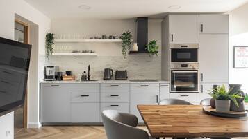 Deluxe Apartment, City View, Beachside | Private kitchen | Coffee/tea maker, electric kettle, toaster, highchair