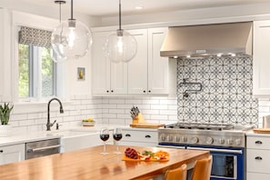 Fridge, oven, stovetop, dishwasher