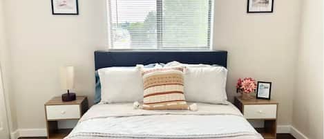 1 habitación, tabla de planchar con plancha, wifi gratis y ropa de cama