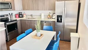 Coffee/tea maker, fridge, microwave, oven - Spacious 2BR Suite | Prime Miami location (Miami)