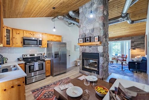 NEW 3BR Cabin Near Sedona + walk to creek