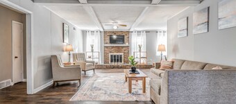 Mins from Parks, Hiking, & Dining- Brick Bungalow