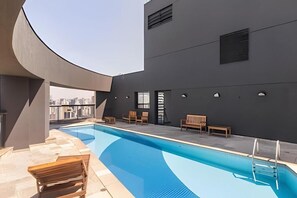 室外游泳池