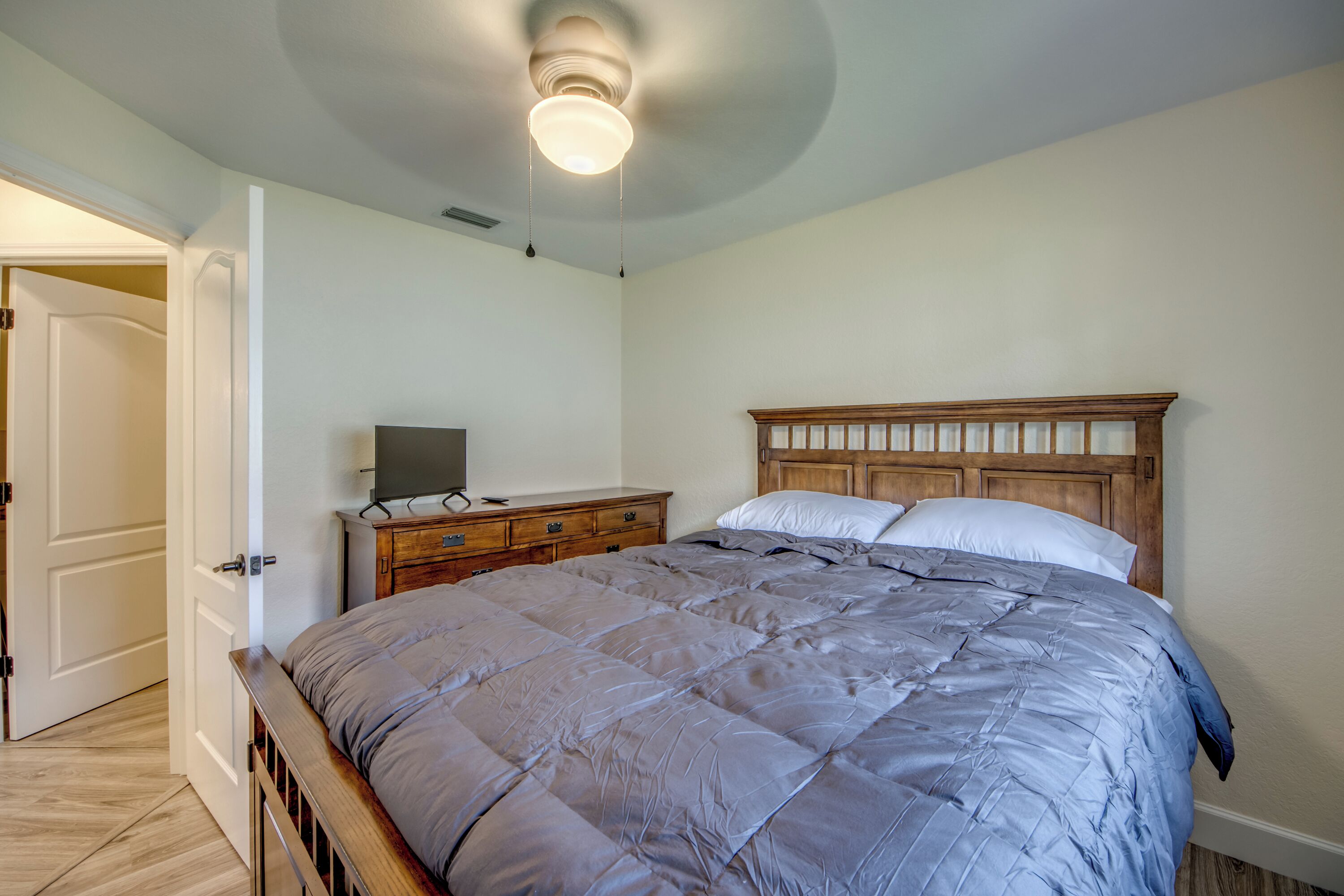 4 bedrooms, iron/ironing board, travel cot, free WiFi