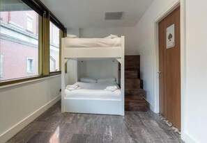 WiFi - Las Vegas Party Pad (Sleeps 16) (Liverpool)