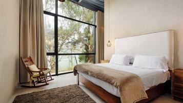 8 bedrooms, desk, iron/ironing board, WiFi