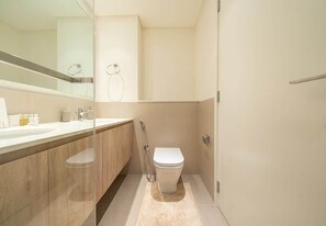 Dusche, Haartrockner, Shampoo