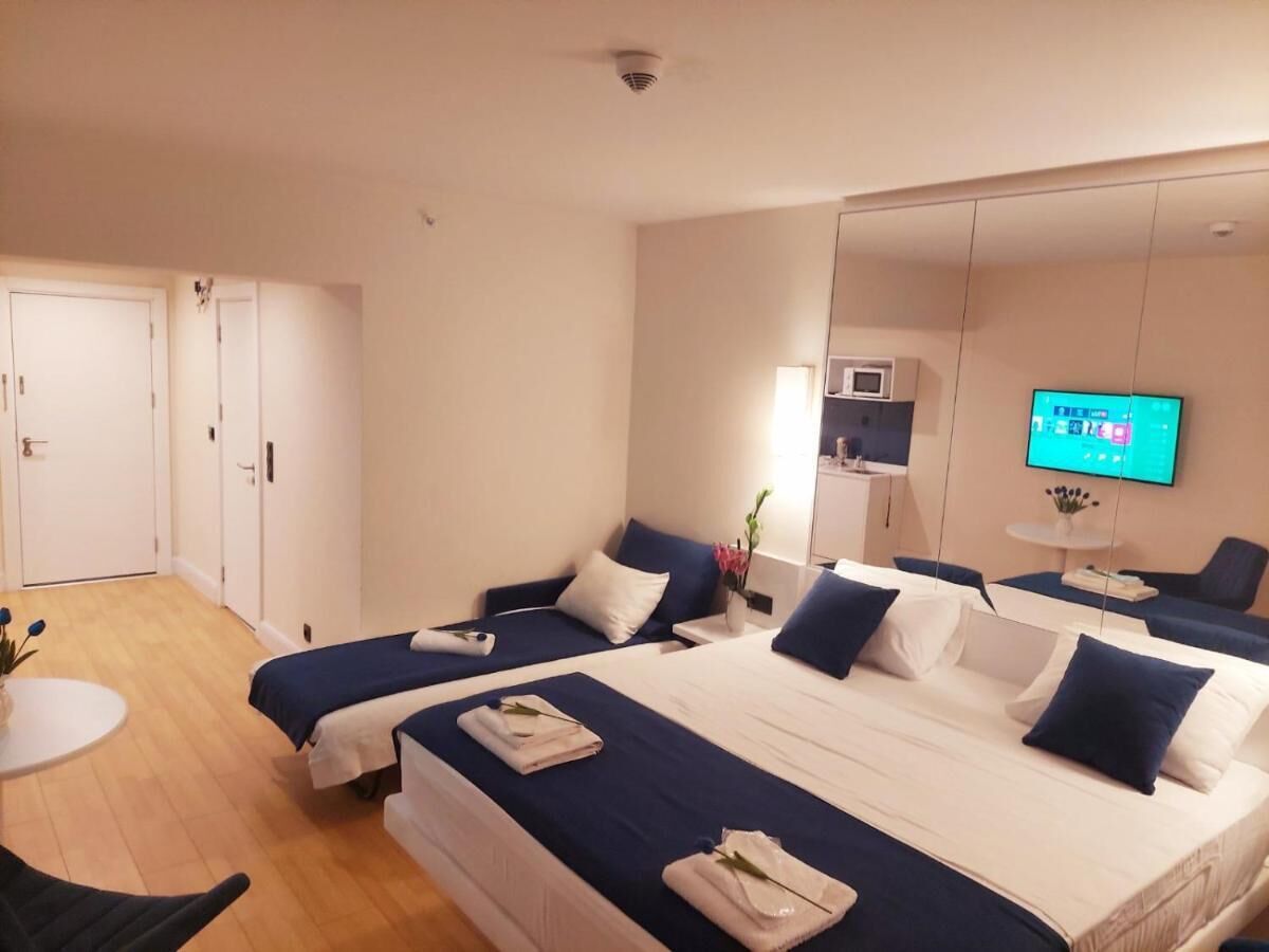 Blackout curtains, iron/ironing board, free WiFi
