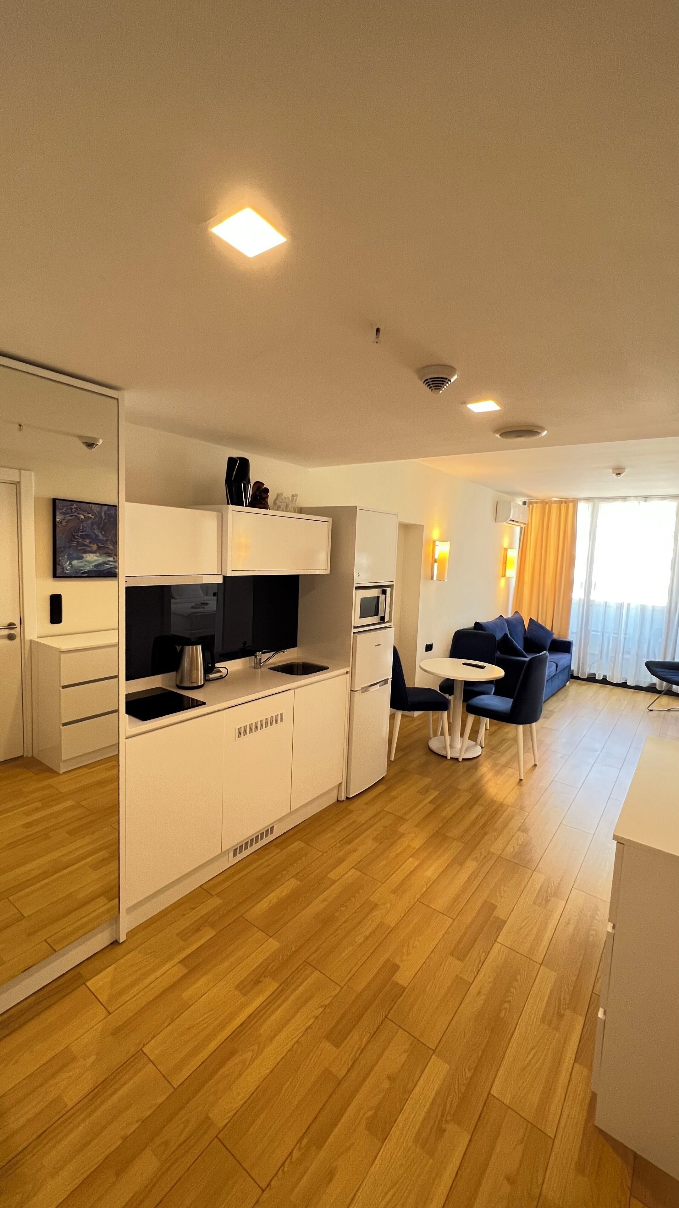 Apartamento clássico, 1 cama King e sofá-cama, cozinha americana, vista para o mar | Roupas de cama premium, camas com colchões pillow-top, cortinas blackout