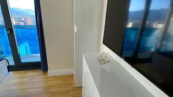 Deluxe-Apartment, Meerblick | Hochwertige Bettwaren, Pillowtop-Betten, Verdunkelungsvorhänge