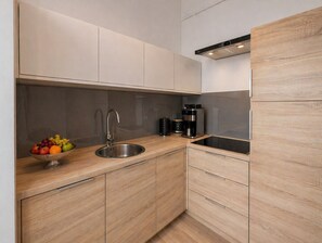 Private kitchen - Skylight Loft in City Center with AC (Kraków)