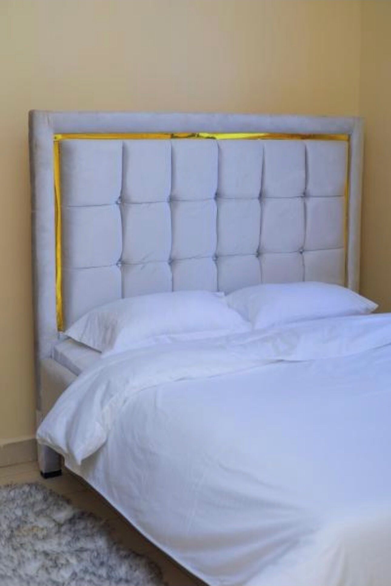Tabla de planchar con plancha, wifi y ropa de cama 
