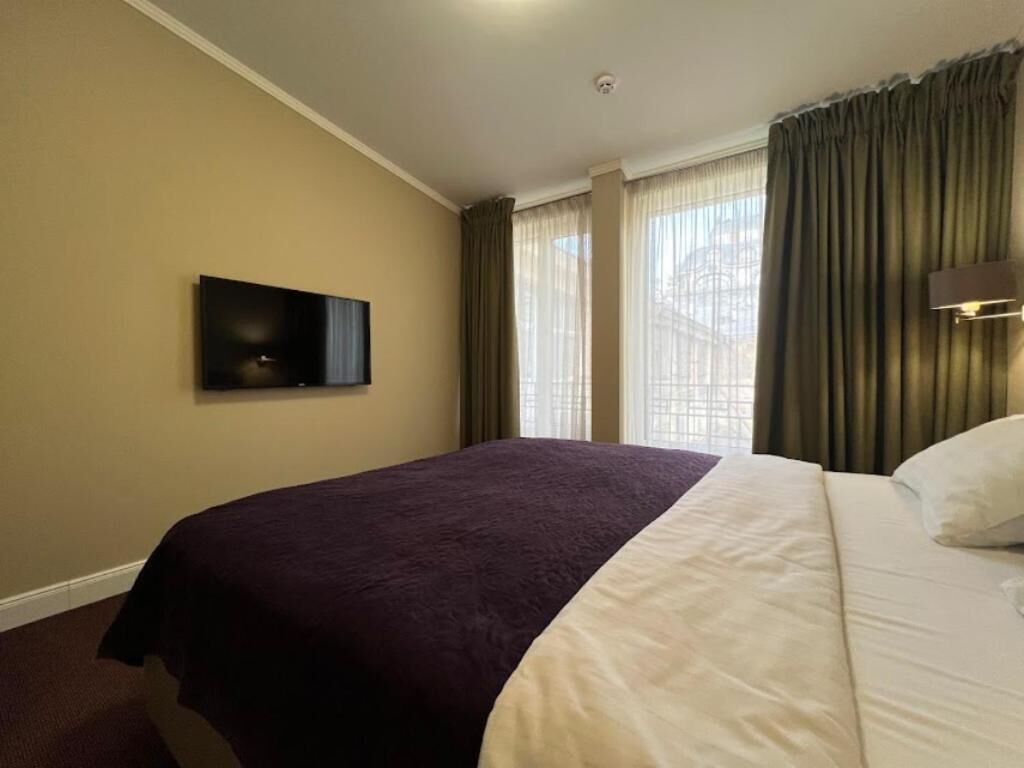 Luxury-Vierbettzimmer, Blick auf den Innenhof | Hochwertige Bettwaren, Minibar, Zimmersafe, Verdunkelungsvorhänge