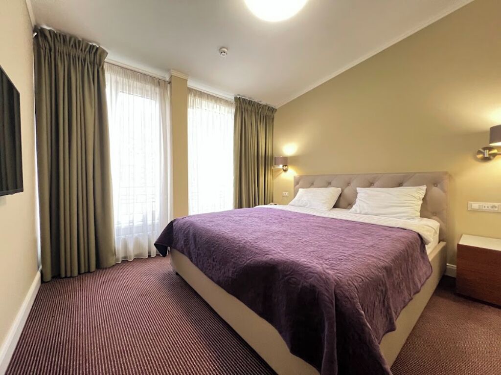 In-room safe, blackout drapes, soundproofing, free WiFi