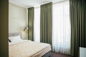 Comfort Quadruple Room, Courtyard View | Premium bedding, minibar, in-room safe, blackout curtains - Deribas 31 (Odesa)