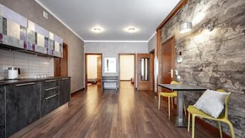 Suite de lujo, no fumadores | Ropa de cama de alta calidad, minibar, caja fuerte y cortinas opacas