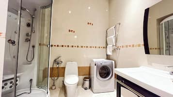 Luxury Suite, Non Smoking | Premium bedding, minibar, in-room safe, blackout drapes