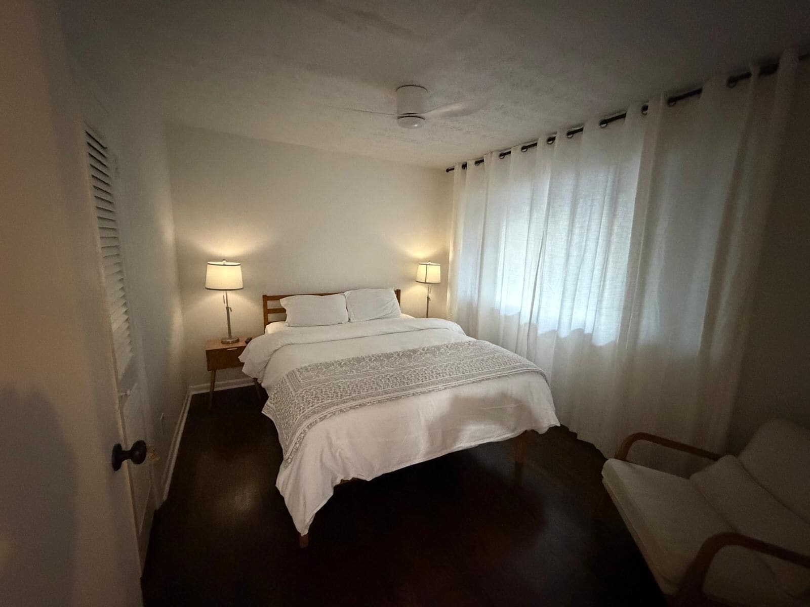 Iron/ironing board, WiFi, bed sheets