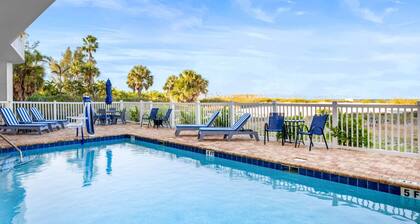 2BR Bayfront Suite w/ Marina Views | Pools & Beach