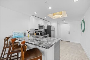 Fridge, microwave, oven, stovetop - Gulf-Front Penthouse w/ Scenic View | Pools & Tub (Treasure Island)