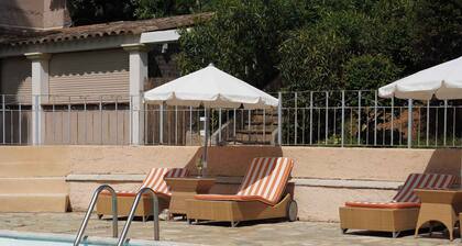 Ă 350 m de la plage | Balcon avec vue sur le parc