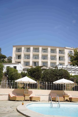 Pool - Vue imprenable sur la mer | À deux pas de la plage (Cavalaire-sur-Mer)