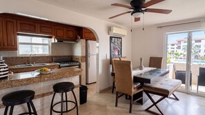 Deluxe Apartment | Dining room - Elegante Condo en Marina 2BR 2Bath (Puerto Vallarta)