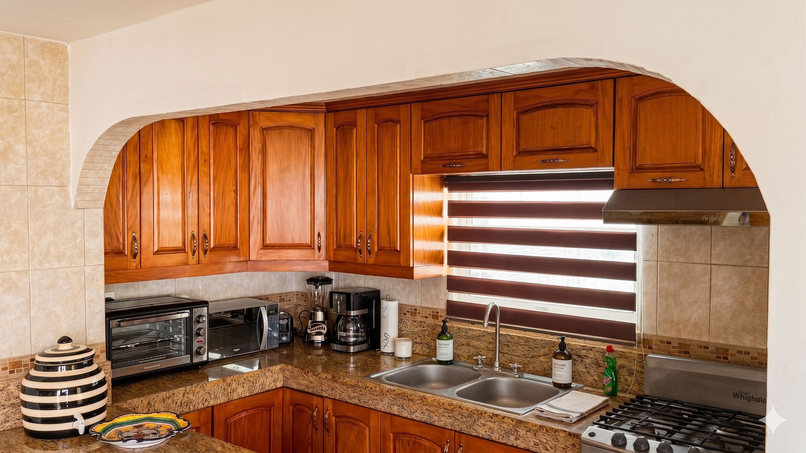 Appartement Deluxe | Cuisine privée | Réfrigérateur, micro-ondes, four, plaque de cuisson