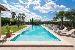 House | 5 bedrooms - Sa Xabola in Selva With 5 Bedrooms and 4 Bathrooms (Selva)