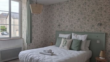 Blackout drapes, iron/ironing board, free WiFi