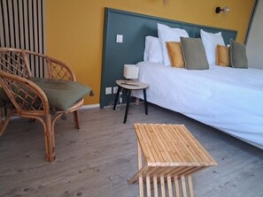 Kahden hengen comfort-huone (yksi tai kaksi sänkyä) | Pimennysverhot, silitysrauta/-lauta, ilmainen Wi-Fi