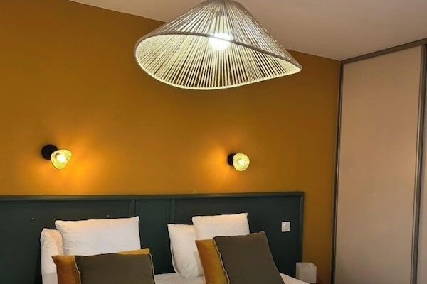 Habitación Confort con 1 cama matrimonial o 2 individuales | Cortinas blackout, tabla de planchar con plancha y wifi gratis