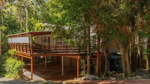 Exterior - The Deck - short walk to Elizabeth Beach - sleeps 14 - outdoor spa (Elizabeth Beach)