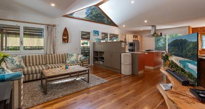 The Deck - short walk to Elizabeth Beach - sleeps 14 - outdoor spa