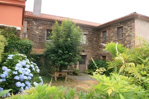 Exterior - Room 'Horta' with Mountain View, Shared Terrace and Wi-Fi (Miño)