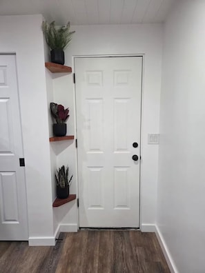 Interior - Centrally located studio with AC Wifi and backyard in charming Twin Falls (Twin Falls)