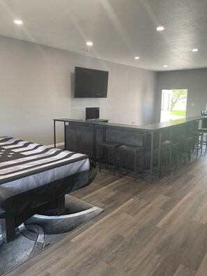 2 bedrooms, free WiFi, bed sheets, wheelchair access - Cozy 2-bedroom barn in welcoming Upper Sandusky with AC (Upper Sandusky)