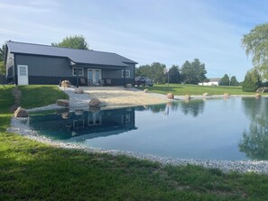 Exterior - Cozy 2-bedroom barn in welcoming Upper Sandusky with AC (Upper Sandusky)