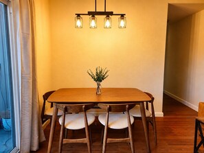 Dining - High Desert Basecamp (Redmond)