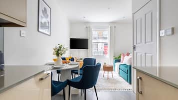 City Apartment, 2 Bedrooms, Non Smoking | Dining